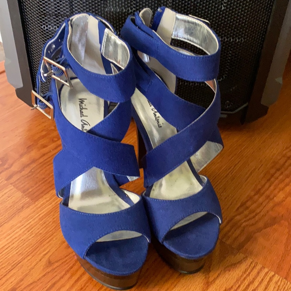 Platform sandals - Picture 2 of 5